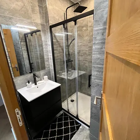 Apartment Moderne Et Cosy , 5 Min De La Gare De Rer D , Remise Des Cles En Main Propre